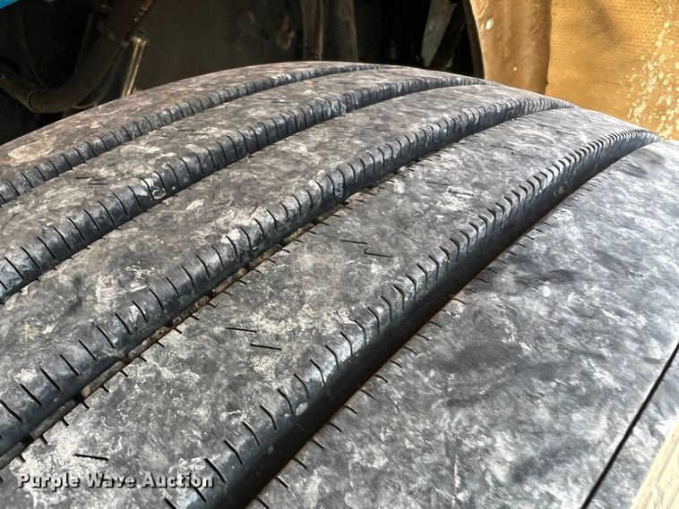 image for item MM9221 2000 Peterbilt 379  semi truck