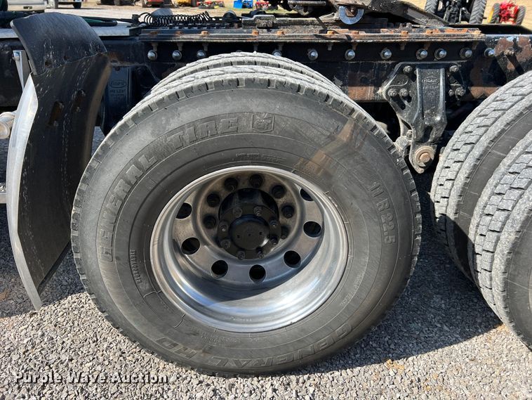 image for item MM9221 2000 Peterbilt 379  semi truck