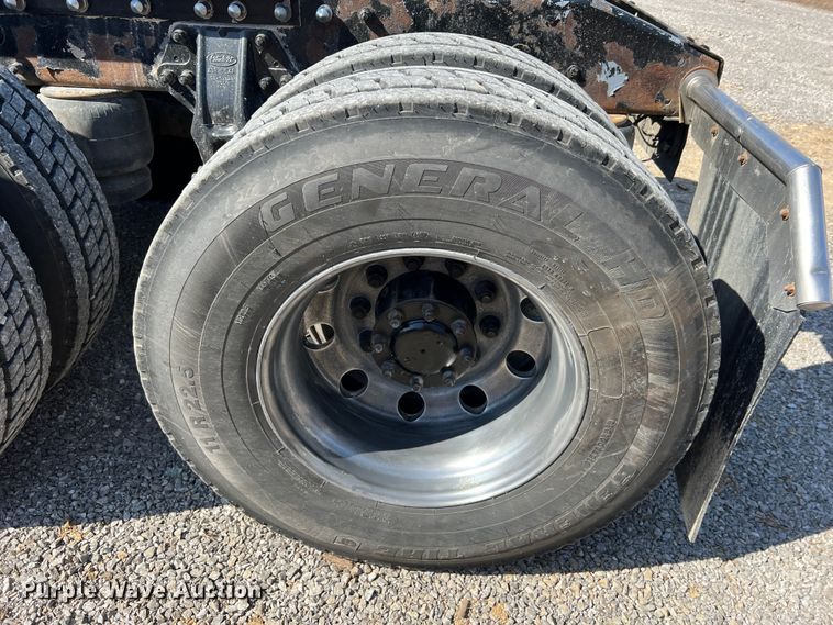 image for item MM9221 2000 Peterbilt 379  semi truck