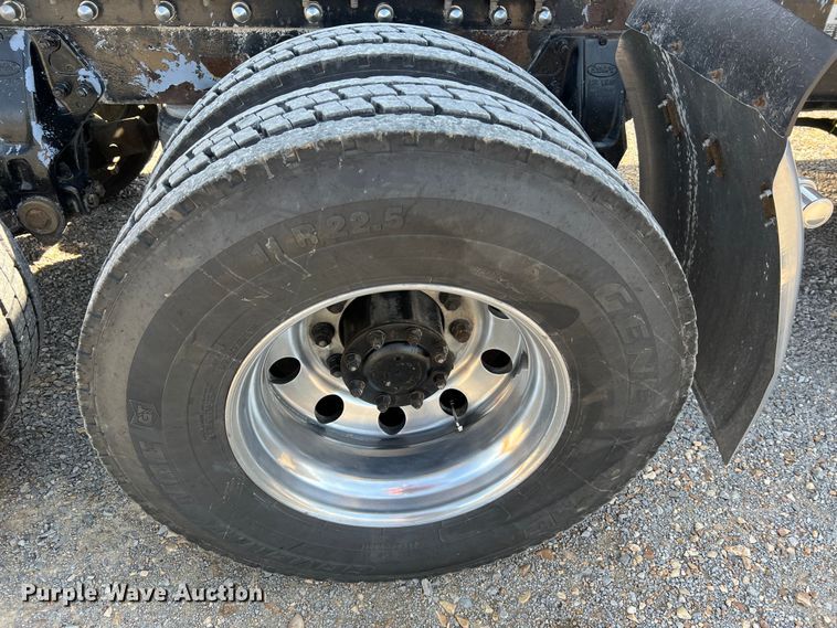 image for item MM9221 2000 Peterbilt 379  semi truck