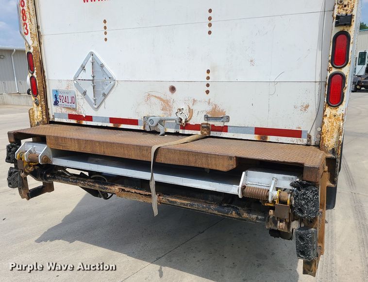 image for item MO9828 2000 Hyundai VT2480142JSR  dry van trailer