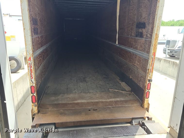 image for item MO9828 2000 Hyundai VT2480142JSR  dry van trailer