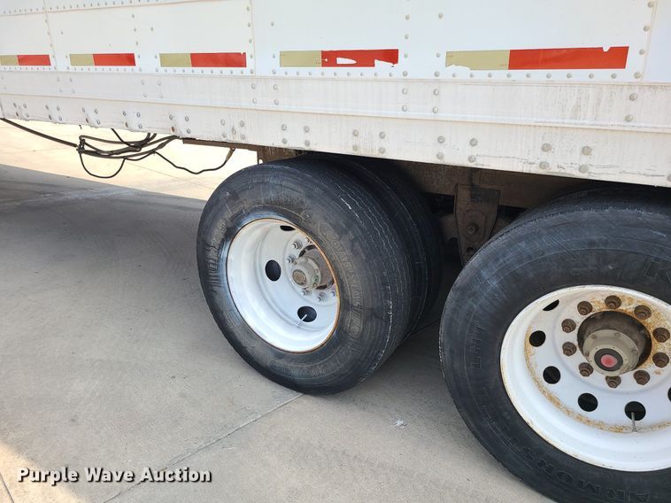 image for item MO9828 2000 Hyundai VT2480142JSR  dry van trailer