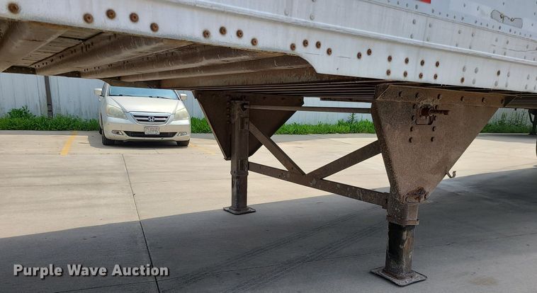 image for item MO9828 2000 Hyundai VT2480142JSR  dry van trailer