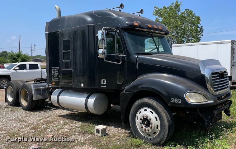 image for item MR9090 2005 Freightliner Columbia  semi truck