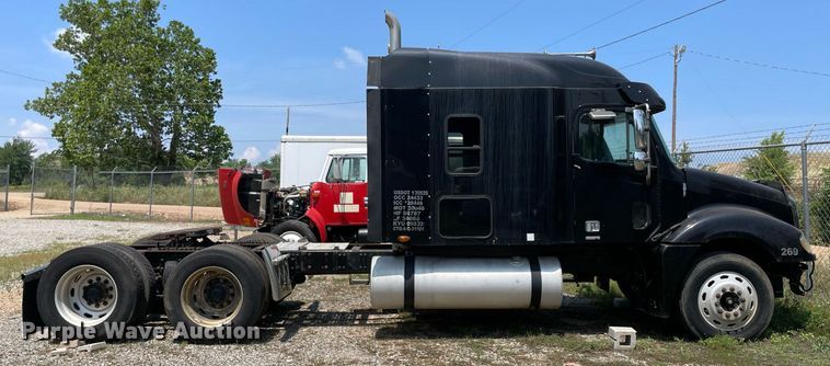 image for item MR9090 2005 Freightliner Columbia  semi truck