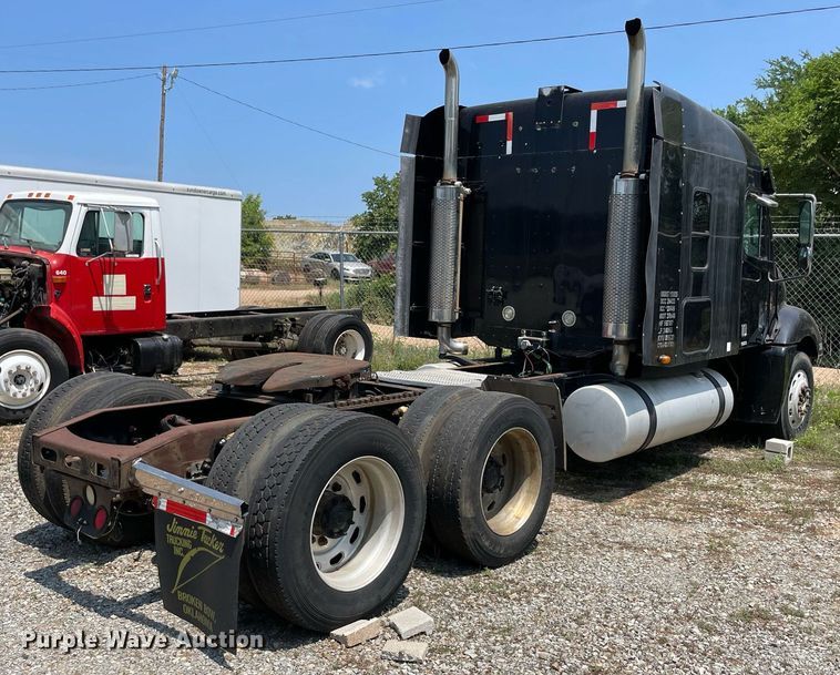 image for item MR9090 2005 Freightliner Columbia  semi truck