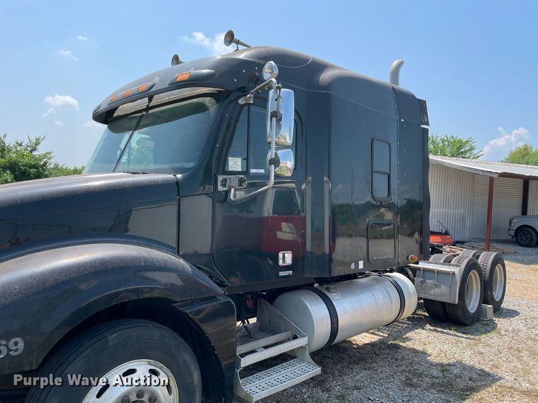 image for item MR9090 2005 Freightliner Columbia  semi truck