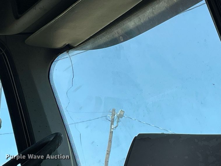 image for item MR9090 2005 Freightliner Columbia  semi truck