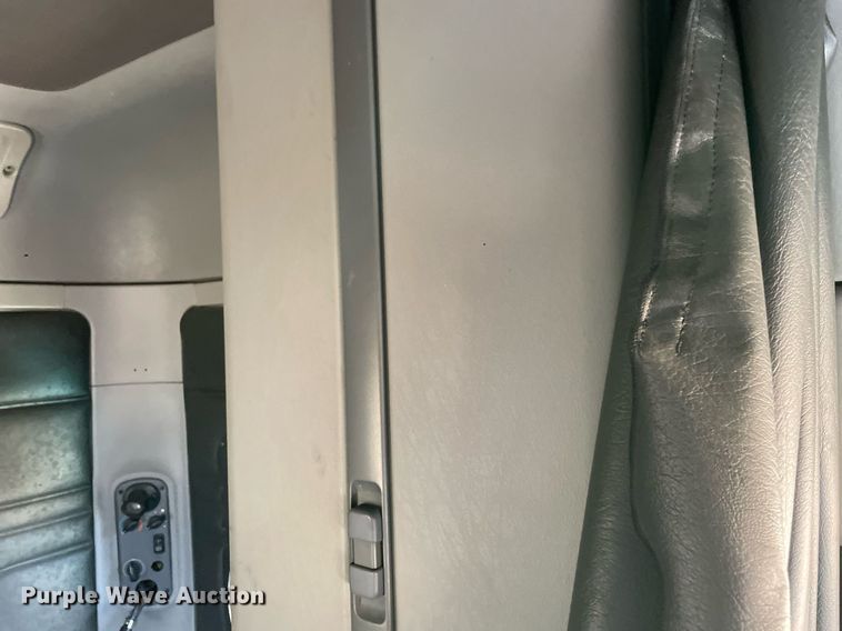 image for item MR9090 2005 Freightliner Columbia  semi truck