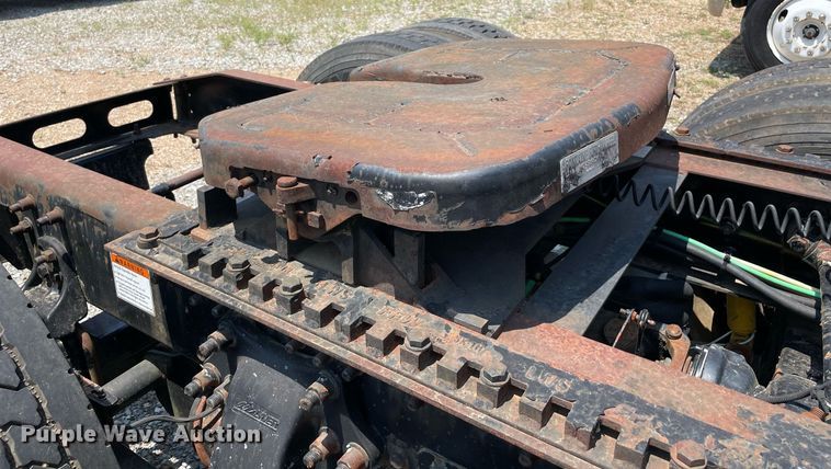 image for item MR9090 2005 Freightliner Columbia  semi truck