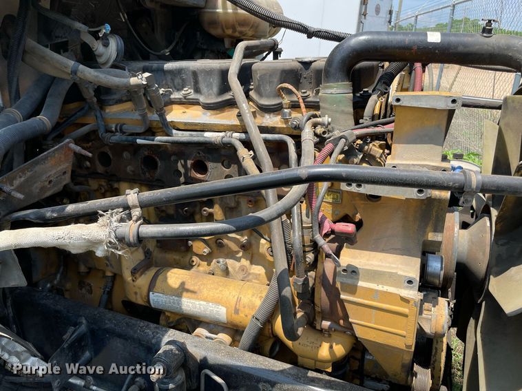 image for item MR9090 2005 Freightliner Columbia  semi truck