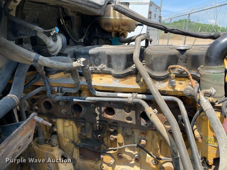 image for item MR9090 2005 Freightliner Columbia  semi truck