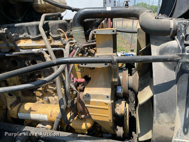 image for item MR9090 2005 Freightliner Columbia  semi truck