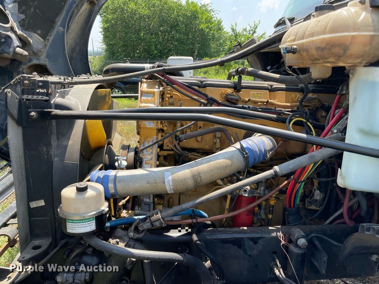 image for item MR9090 2005 Freightliner Columbia  semi truck