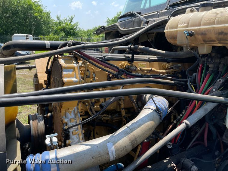 image for item MR9090 2005 Freightliner Columbia  semi truck