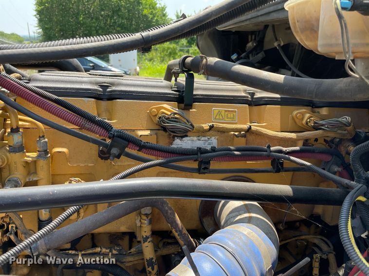 image for item MR9090 2005 Freightliner Columbia  semi truck