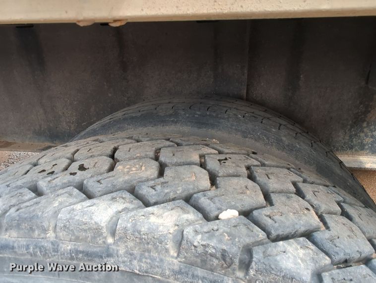 image for item MY9329 1998 Fontaine LFTW-6-8048WSAK  flatbed trailer