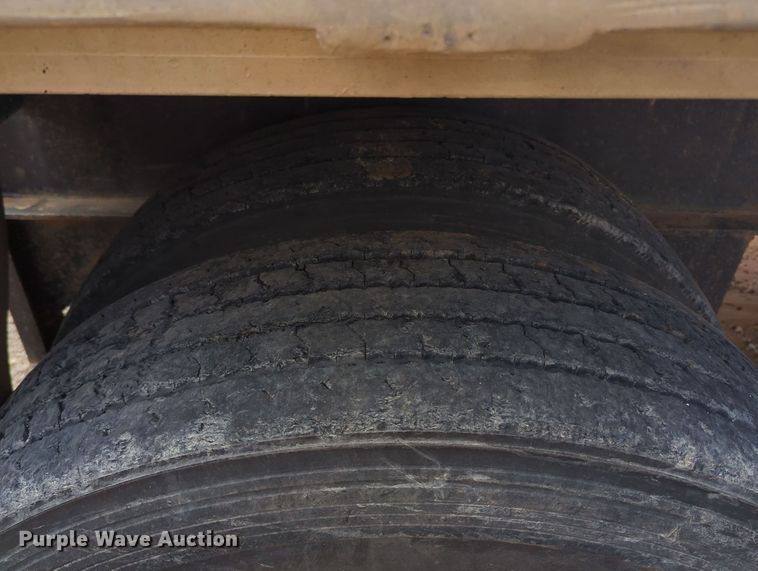 image for item MY9329 1998 Fontaine LFTW-6-8048WSAK  flatbed trailer