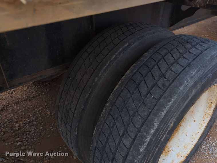 image for item MY9329 1998 Fontaine LFTW-6-8048WSAK  flatbed trailer