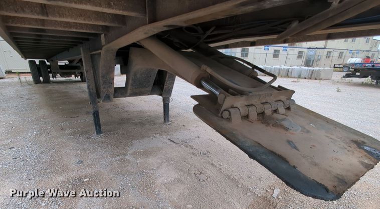 image for item MY9336 1997 Landoll 330  tilt deck equipment trailer