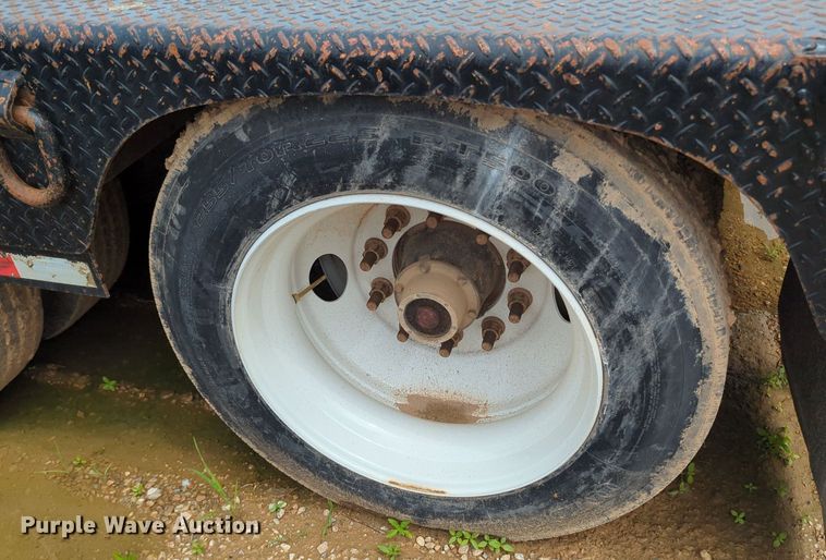 image for item MY9337 2013 Load King 6046  oilfield trailer