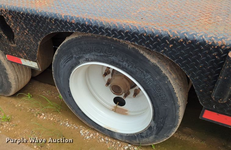 image for item MY9337 2013 Load King 6046  oilfield trailer