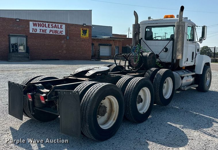 image for item NI9791 1997 Mack CH613  semi truck