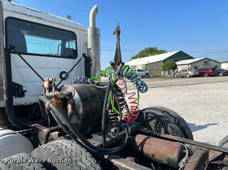 image for item NI9791 1997 Mack CH613  semi truck