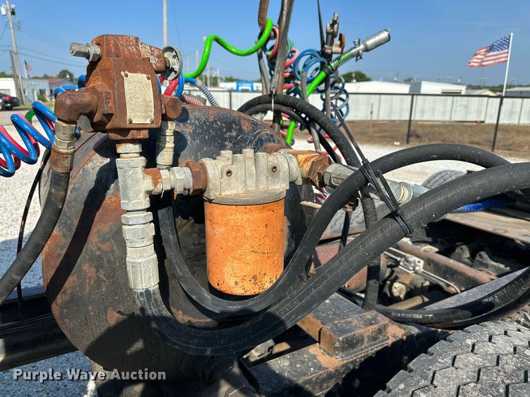 image for item NI9791 1997 Mack CH613  semi truck