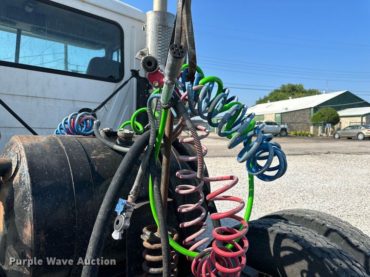 image for item NI9791 1997 Mack CH613  semi truck