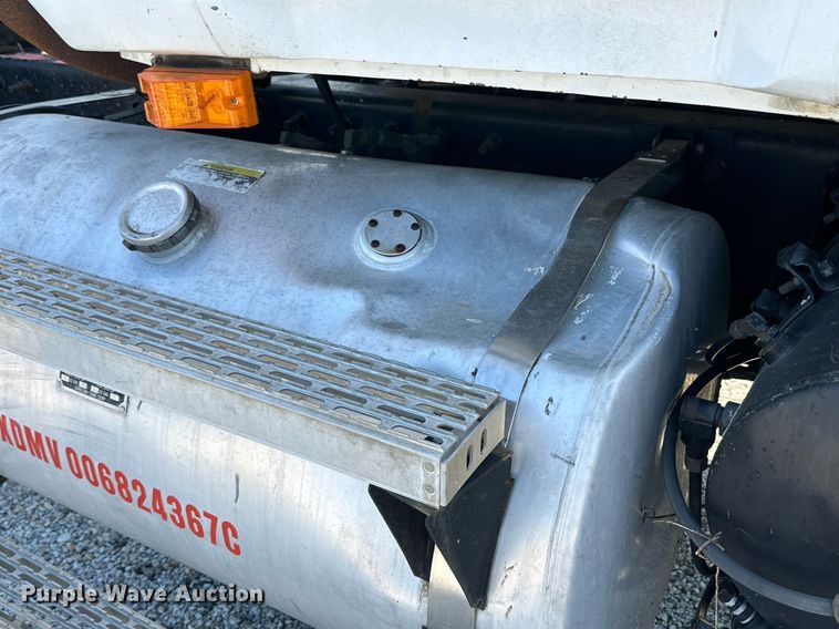 image for item NI9791 1997 Mack CH613  semi truck