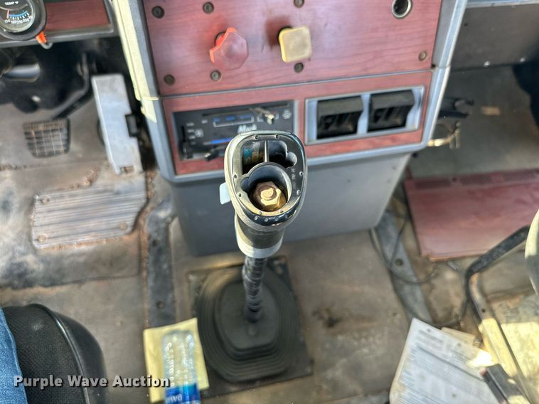 image for item NI9791 1997 Mack CH613  semi truck