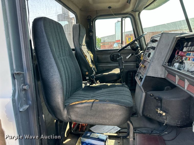 image for item NI9791 1997 Mack CH613  semi truck