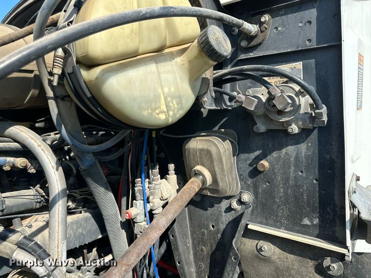 image for item NI9791 1997 Mack CH613  semi truck