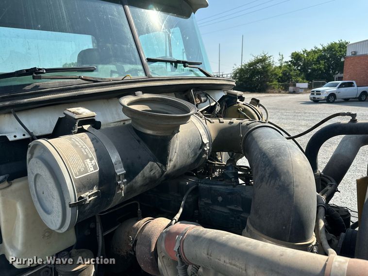 image for item NI9791 1997 Mack CH613  semi truck