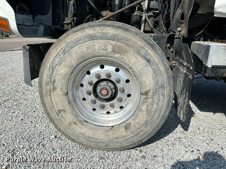 image for item NI9791 1997 Mack CH613  semi truck