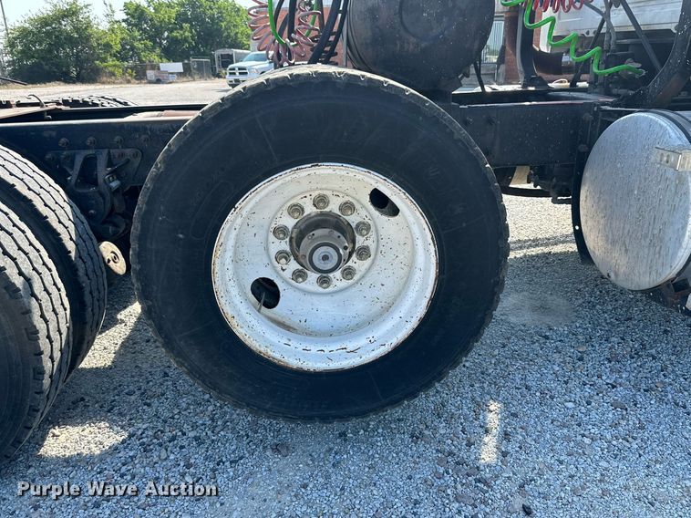 image for item NI9791 1997 Mack CH613  semi truck