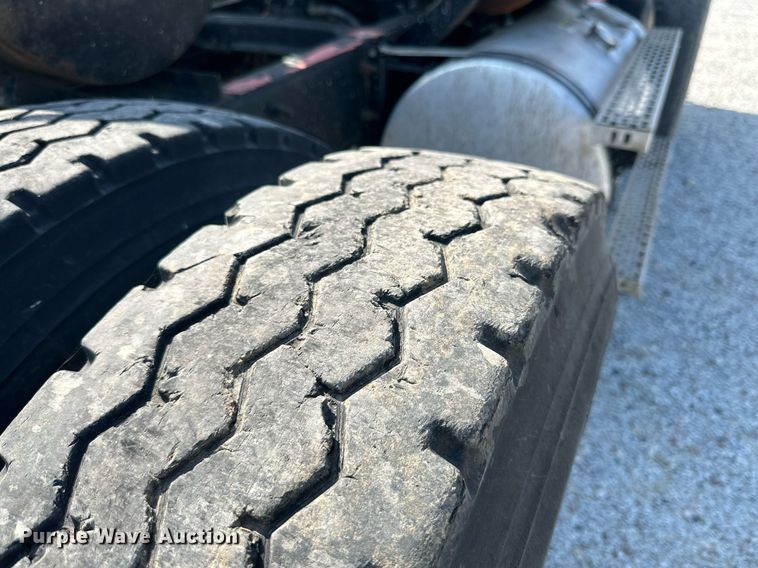 image for item NI9791 1997 Mack CH613  semi truck