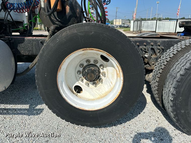 image for item NI9791 1997 Mack CH613  semi truck