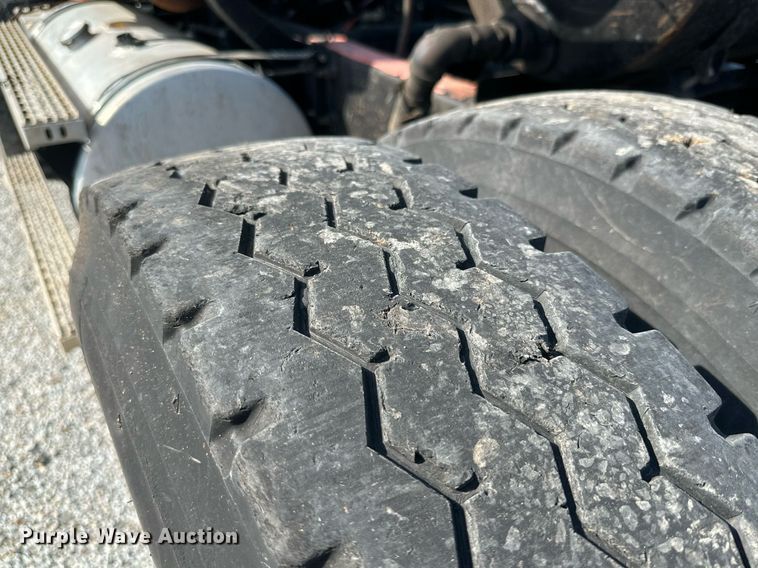 image for item NI9791 1997 Mack CH613  semi truck