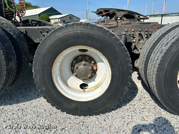 image for item NI9791 1997 Mack CH613  semi truck