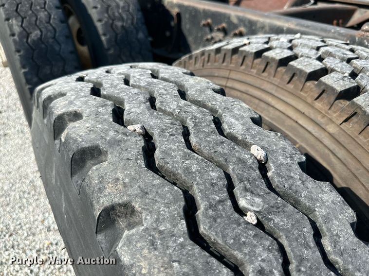 image for item NI9791 1997 Mack CH613  semi truck