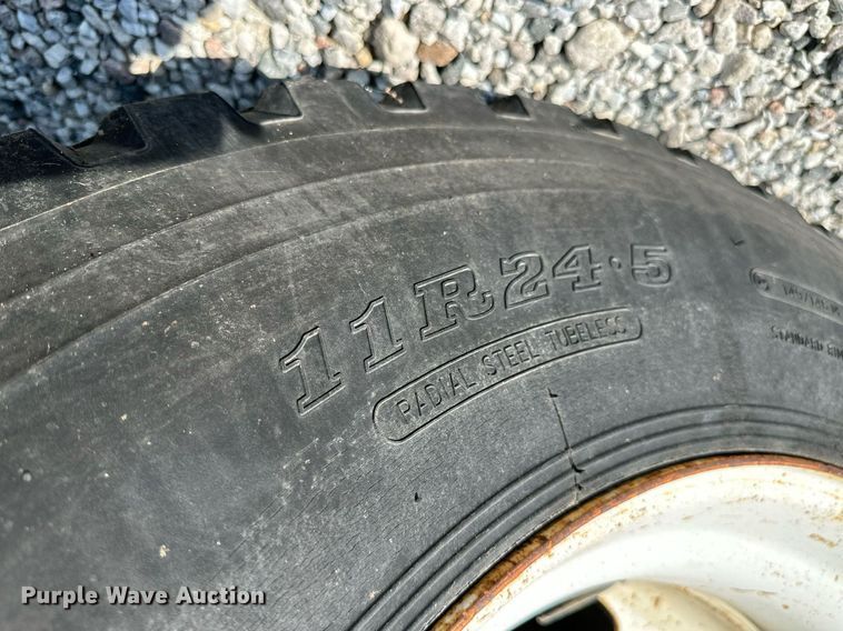 image for item NI9791 1997 Mack CH613  semi truck