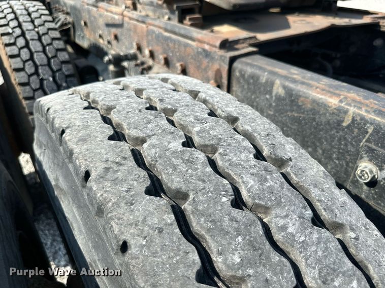 image for item NI9791 1997 Mack CH613  semi truck