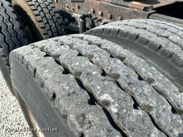 image for item NI9791 1997 Mack CH613  semi truck