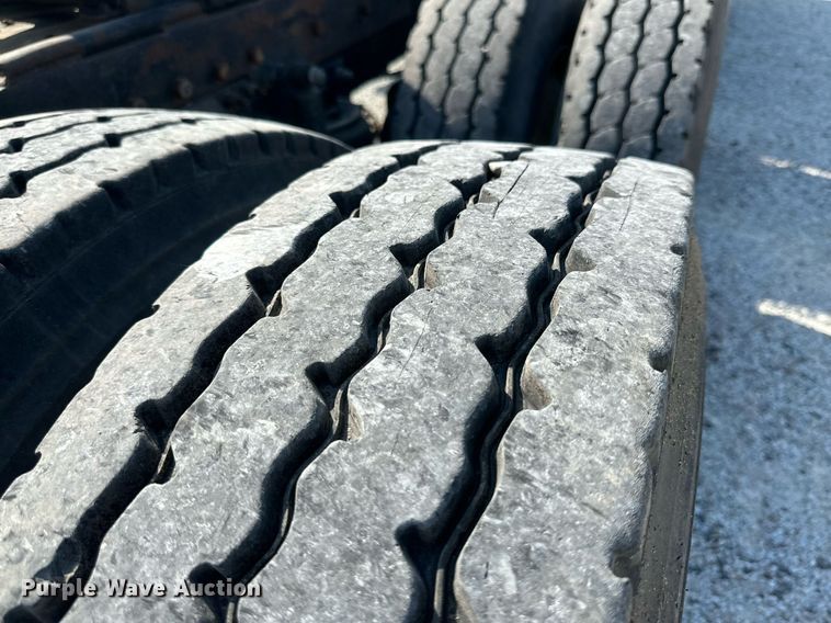 image for item NI9791 1997 Mack CH613  semi truck