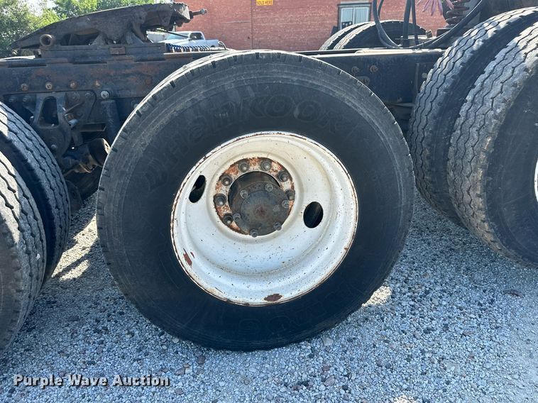 image for item NI9791 1997 Mack CH613  semi truck