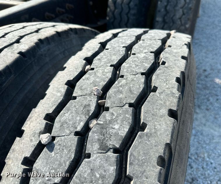 image for item NI9791 1997 Mack CH613  semi truck