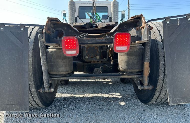 image for item NI9791 1997 Mack CH613  semi truck